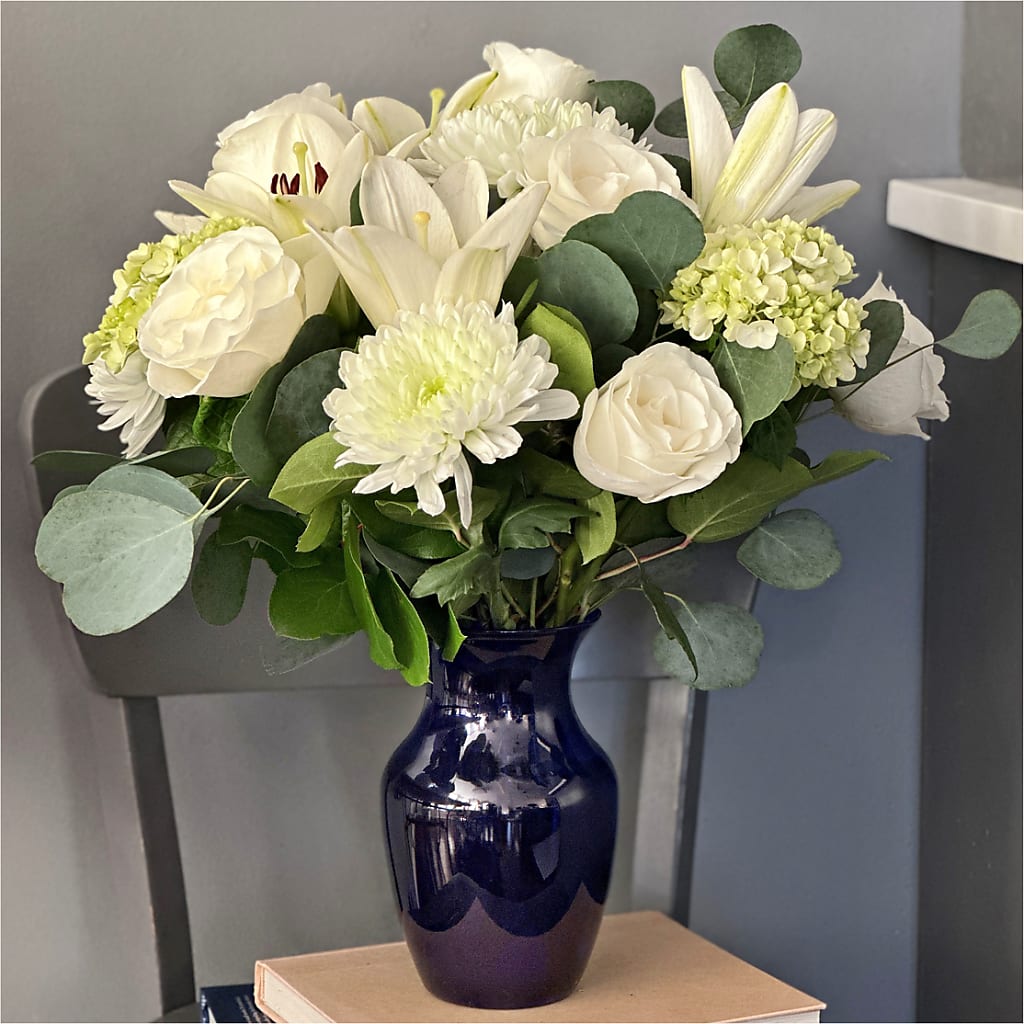 Snowy Dreams Bouquet –  Wolf Luna Bloom Llc, Plant City FL